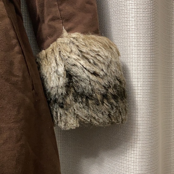SOLD Vintage suede coat with faux fur - Picture 5 of 10